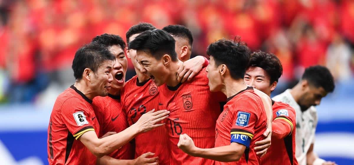 球员斗志昂扬，精彩瞬间频频上演