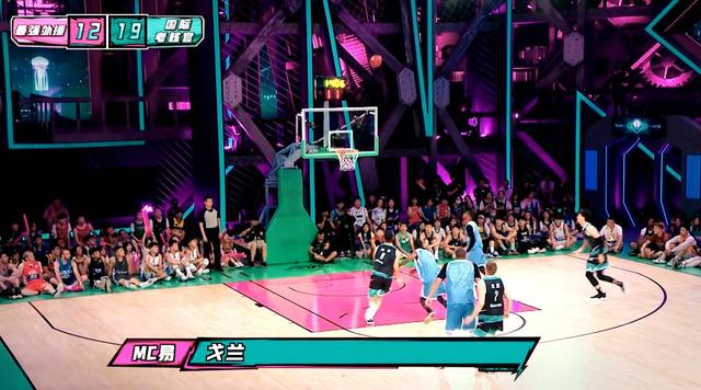 体育节目播出篮球专题节目，介绍篮球历史文化的简单介绍