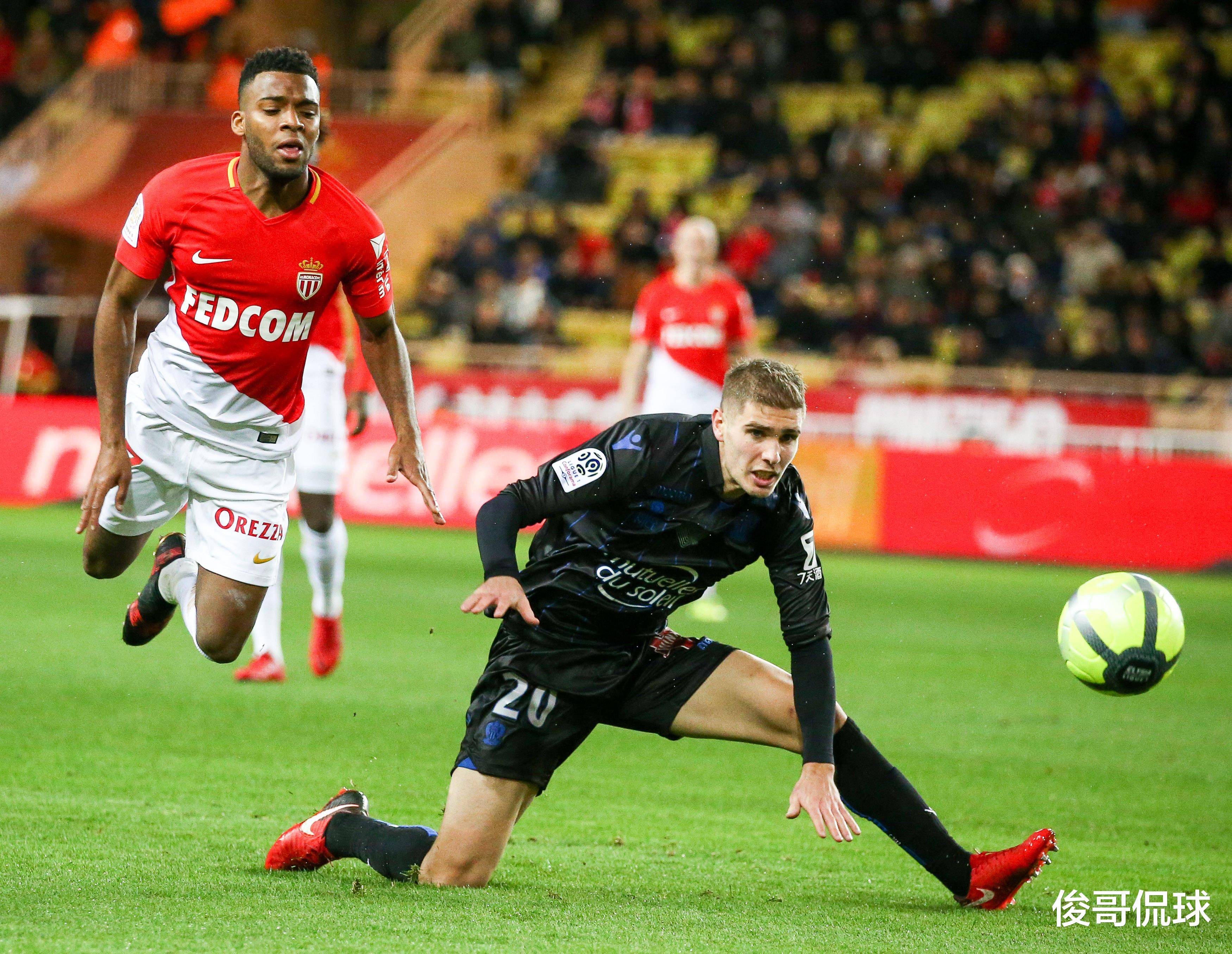 包含卡利亚里欧冠后防压力山大，教练忧心重重的词条