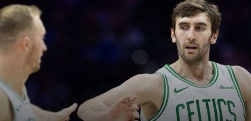 凯尔特人队全队努力向前,声援球迷士气高昂的简单介绍 凯尔特人队全队努力向前,声援球迷士气高昂的简单介绍