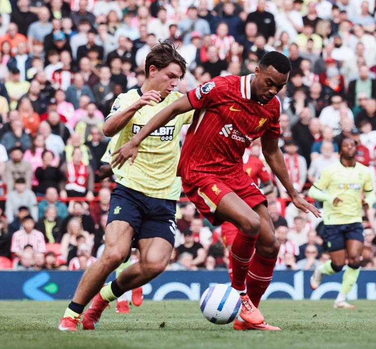 包含利物浦中场抢断数十次，帮助球队实现胜利的词条