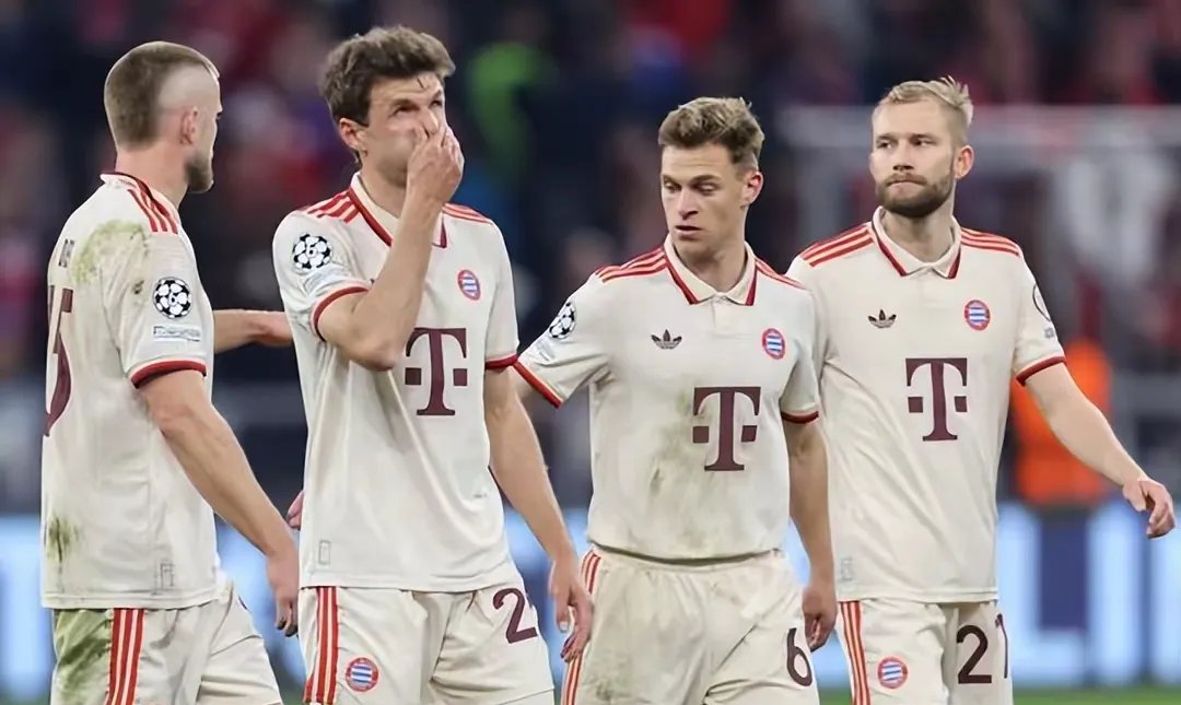 包含拜仁慕尼黑球员受伤离场，球队士气受挫的词条