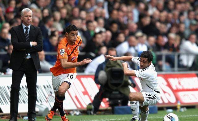 包含斯托克城门将神勇扑救，力保零封胜局的词条