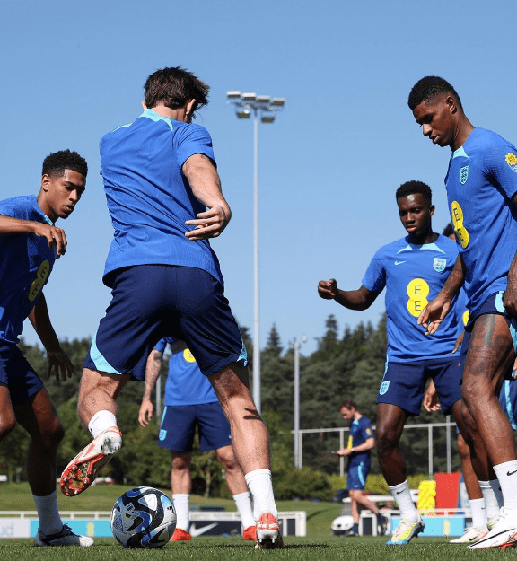 包含欧预赛场上马其顿队与阿塞拜疆队对决激情迸发的词条