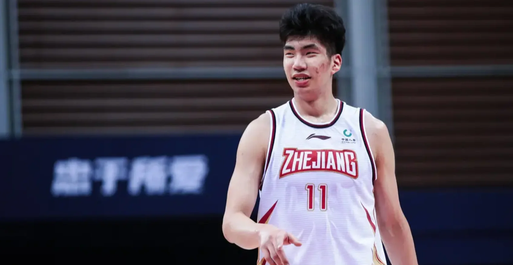 中国篮球迎来冬日暖阳,CBA赛场闪耀 中国篮球迎来冬日暖阳,CBA赛场闪耀