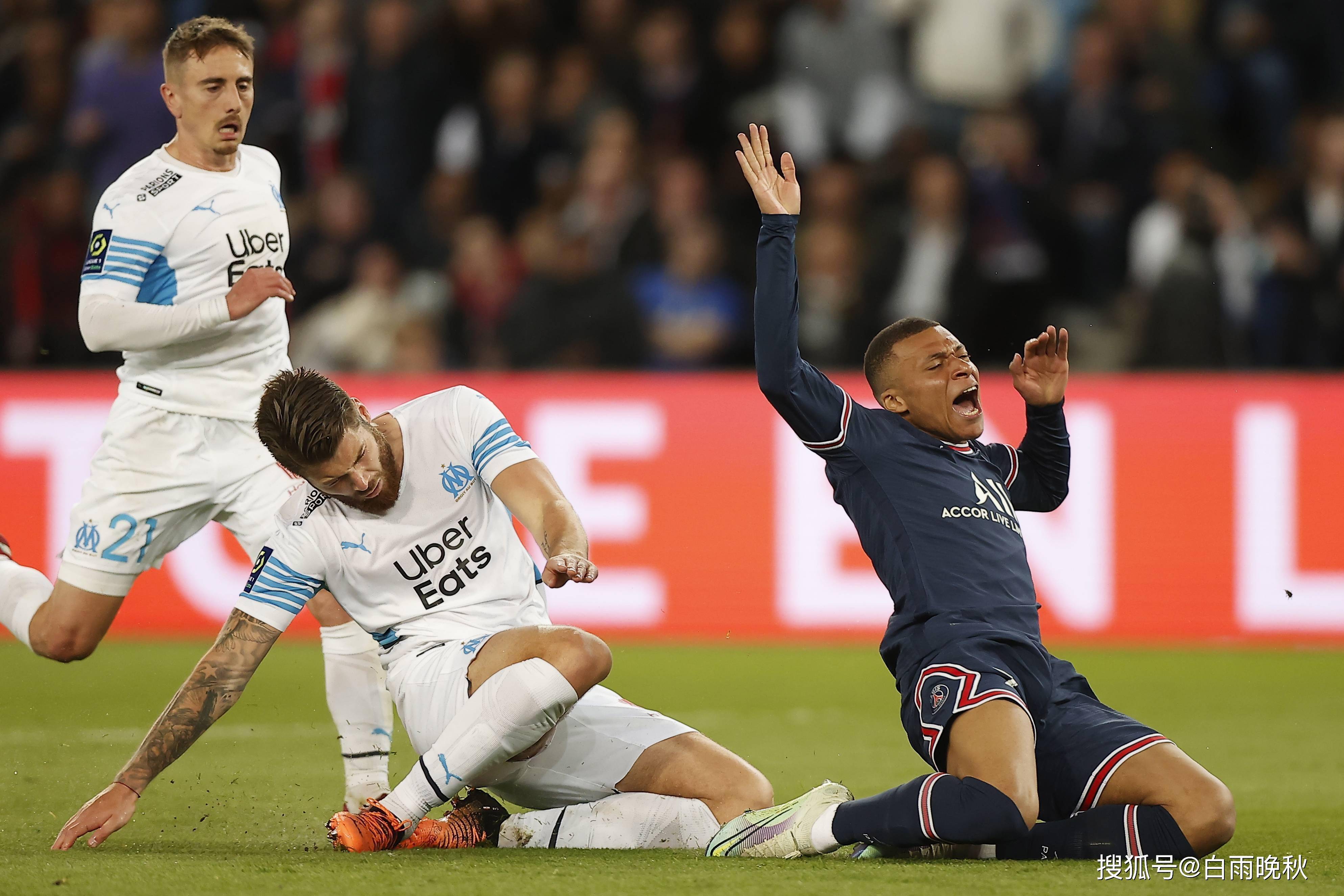 法国国家队遭遇惨败,需调整战术 法国国家队遭遇惨败,需调整战术