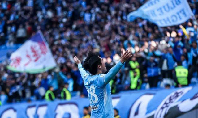 关于尼姆后卫连番神勇，帮助球队赢得关键胜利的信息