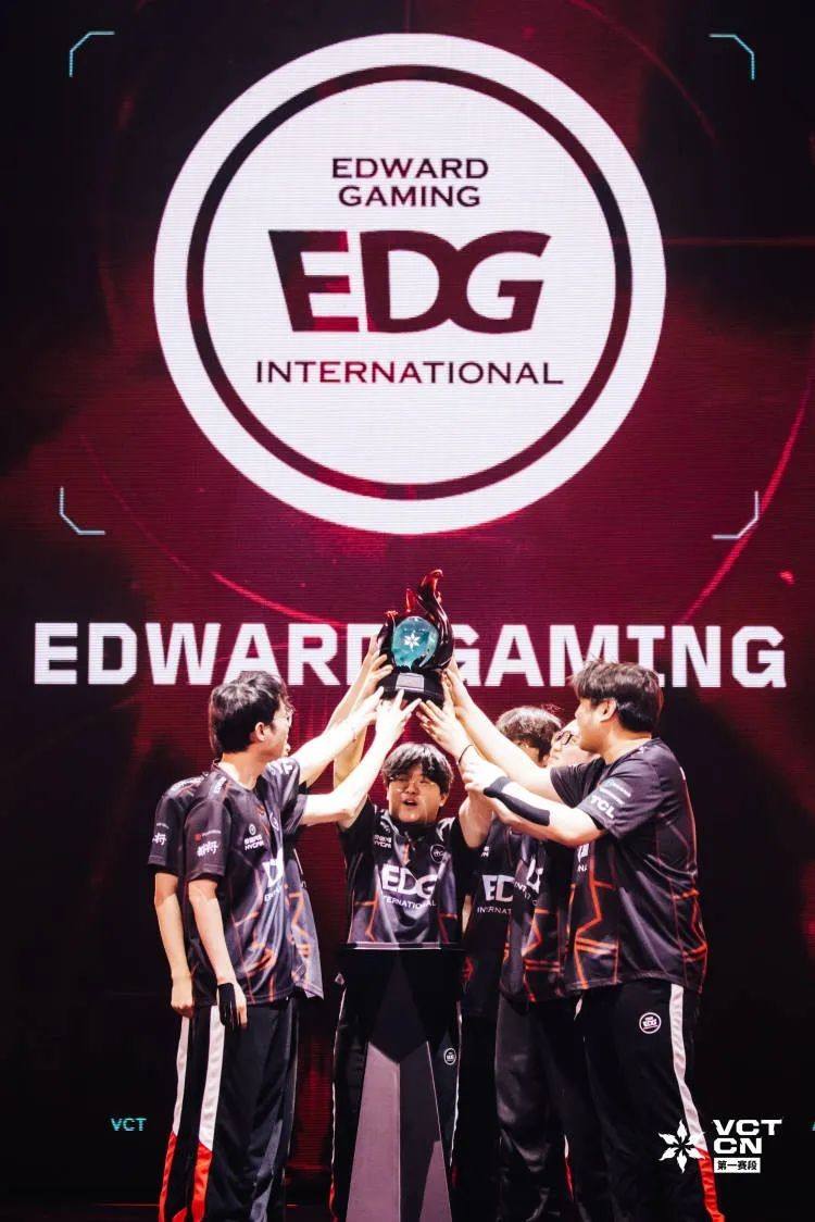 EDG力克FPX,Viper单局斩获MVP淘汰赛3:2(釜山) EDG力克FPX,Viper单局斩获MVP淘汰赛3:2(釜山)