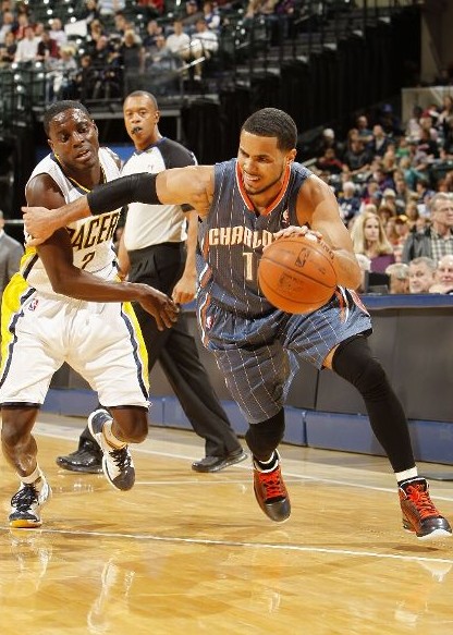 山猫主场力克步行者,小胜结束连败 山猫主场力克步行者,小胜结束连败