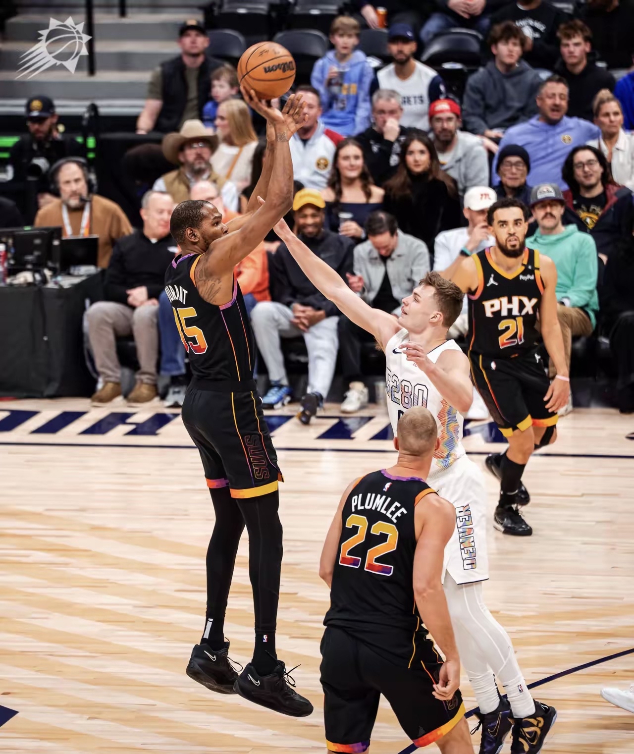 意大利男篮横扫掘金，布克绝境逆转