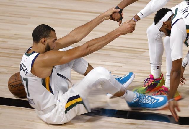 关于公牛惨遭马刺横扫，海沃德29分奔涌的信息