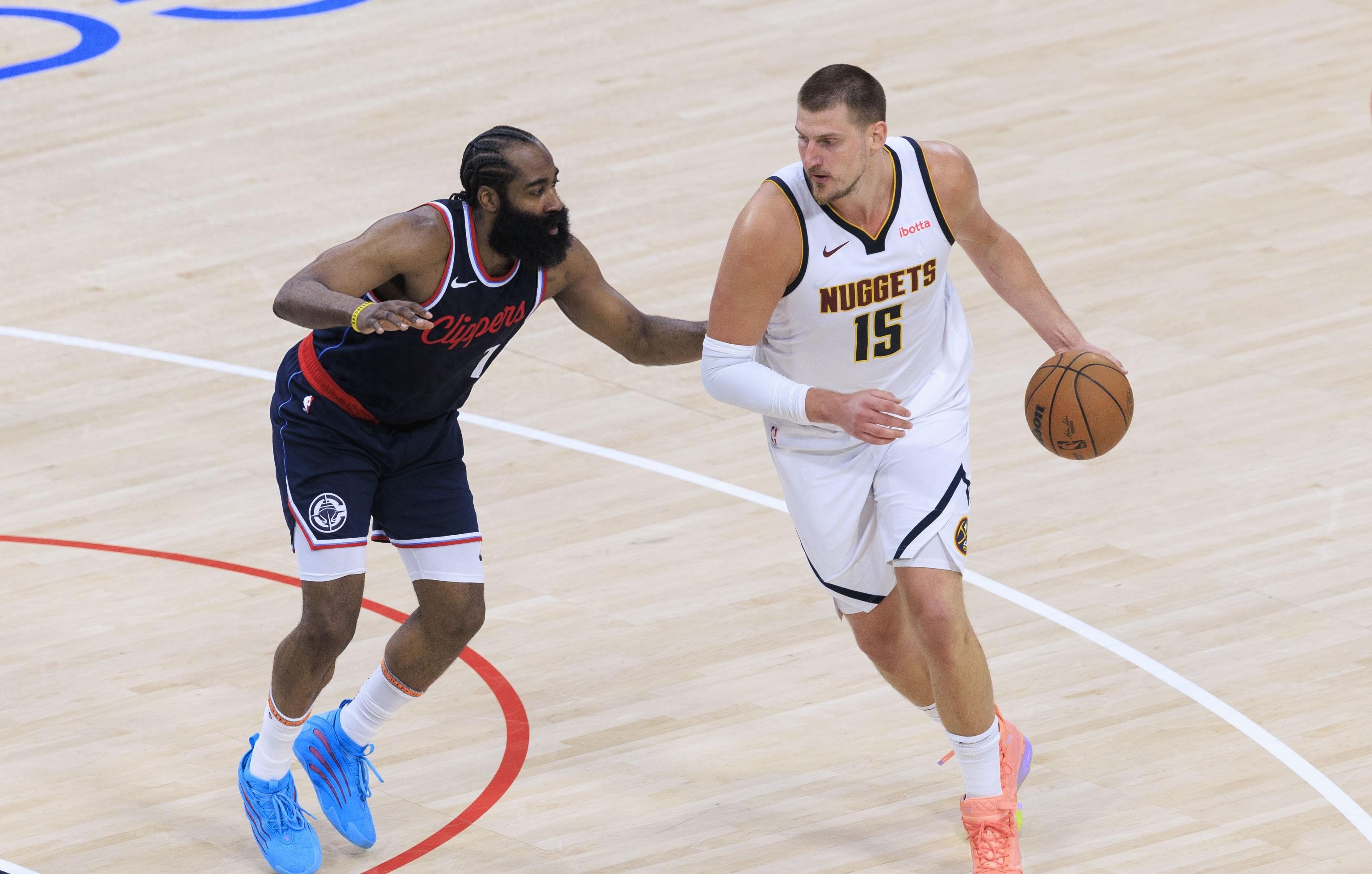 快船客场逆转掘金，莱纳德砍下30分