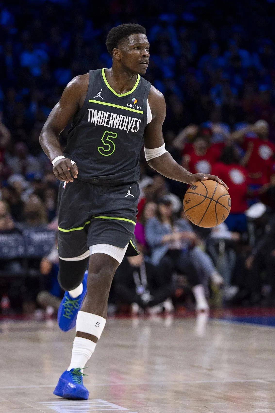 灰熊主场惨败开拓者，篮网全队发威的简单介绍