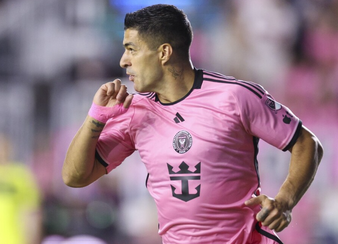 包含塞内加尔完胜罗马，苏亚雷斯高光表现的词条