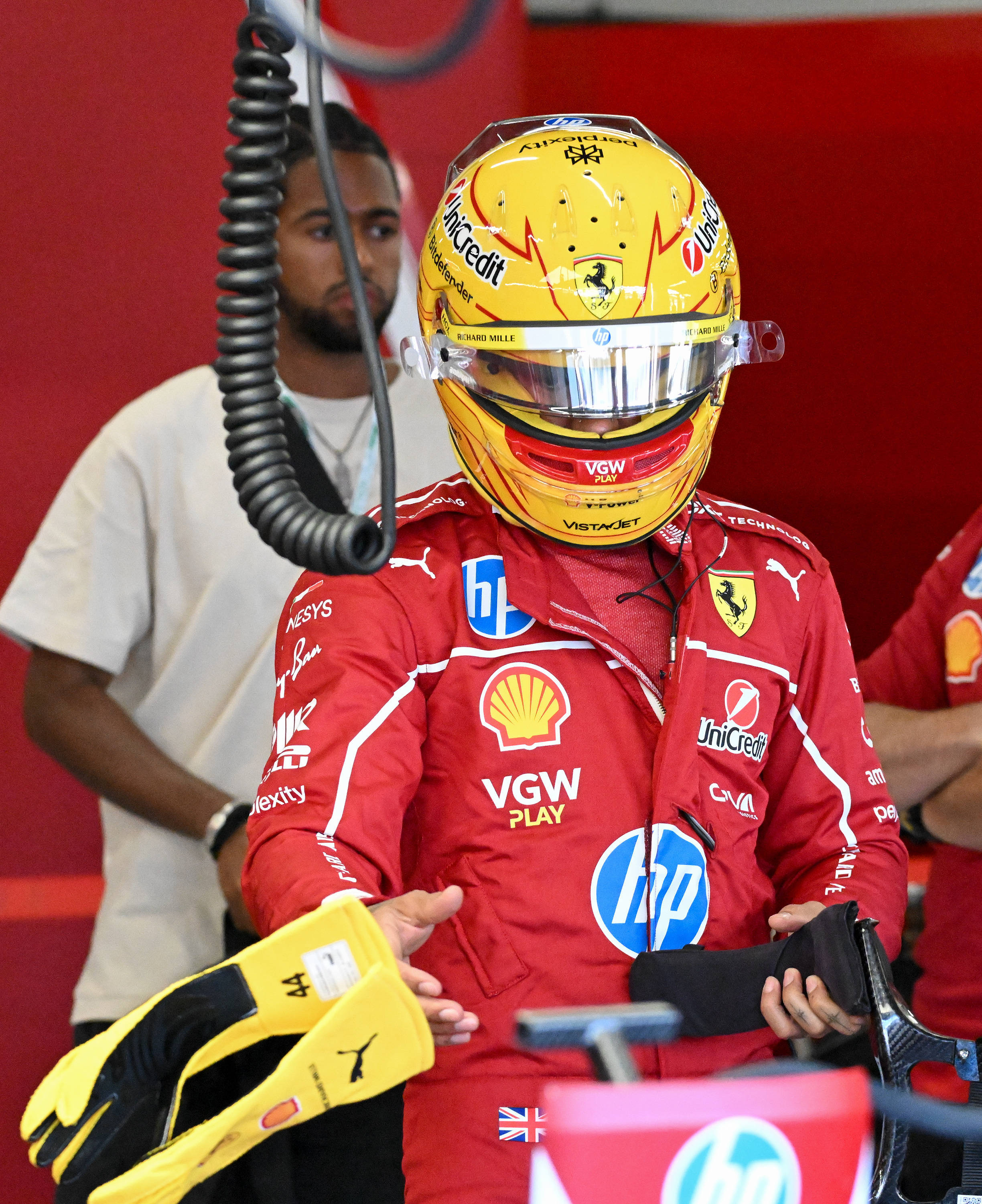 法拉利横扫哈斯车队，维斯塔潘带队取胜