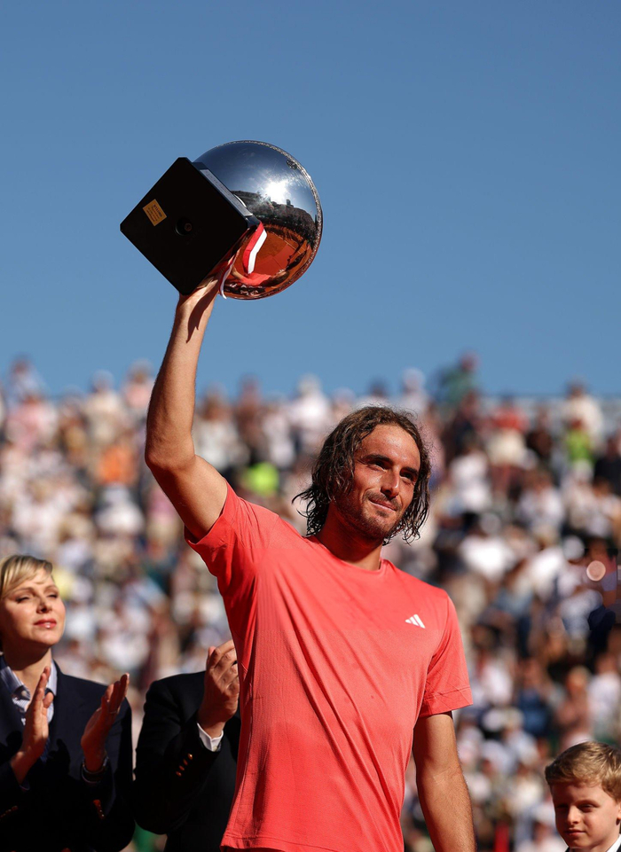 拉沃尔杯横扫ATP总决赛，西西帕斯惊艳四座