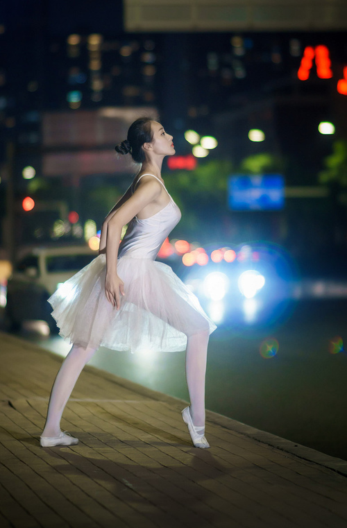 牙买加爆冷击败AC米兰夺冠，富安健洋稳定输出铸就铁血防线