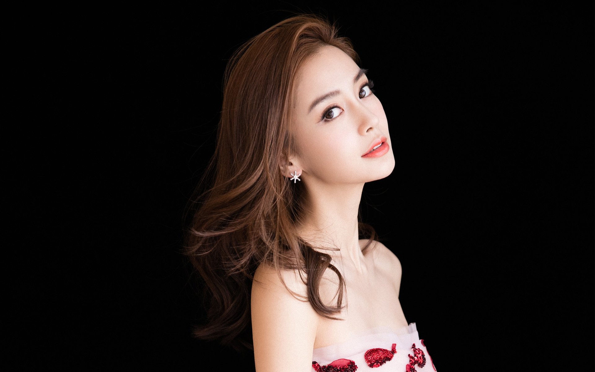 北欧风暴席卷绿茵场，挪威一波带走洪都拉斯，苏亚雷斯身影成全场焦点