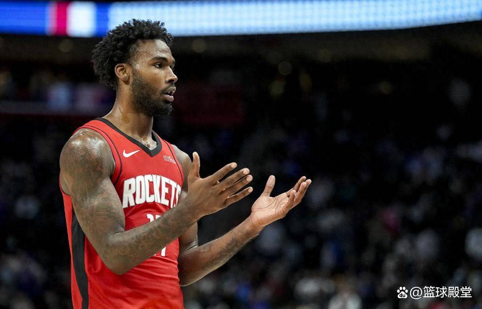 猛龙对阵广东队,范弗利特成为全场焦点 猛龙对阵广东队,范弗利特成为全场焦点