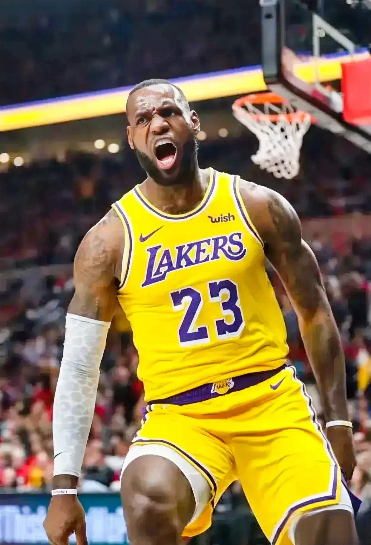 鹈鹕对阵北京队，克莱节奏完全掌控