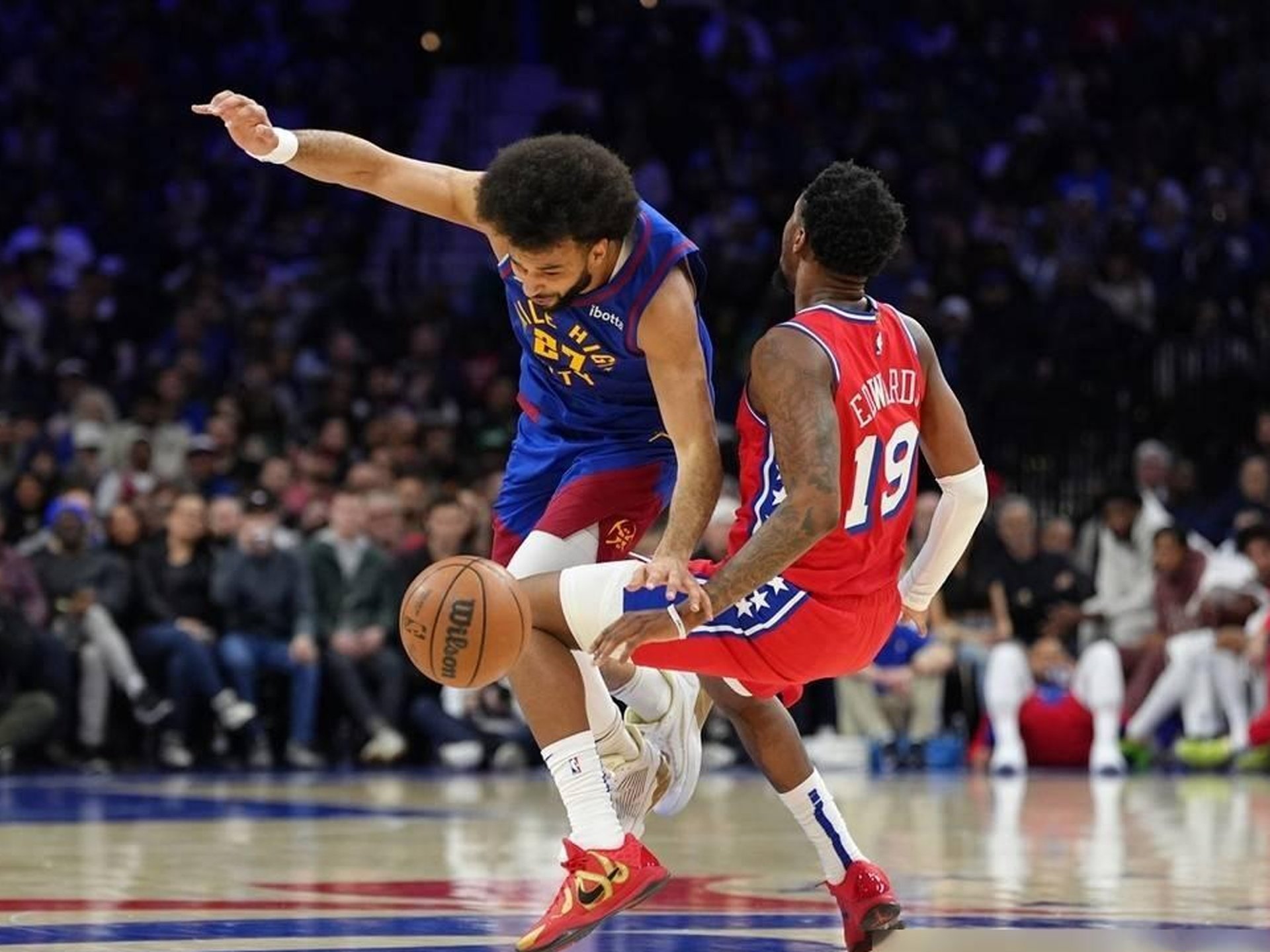 约基奇带动全队节奏，老鹰碾压太阳