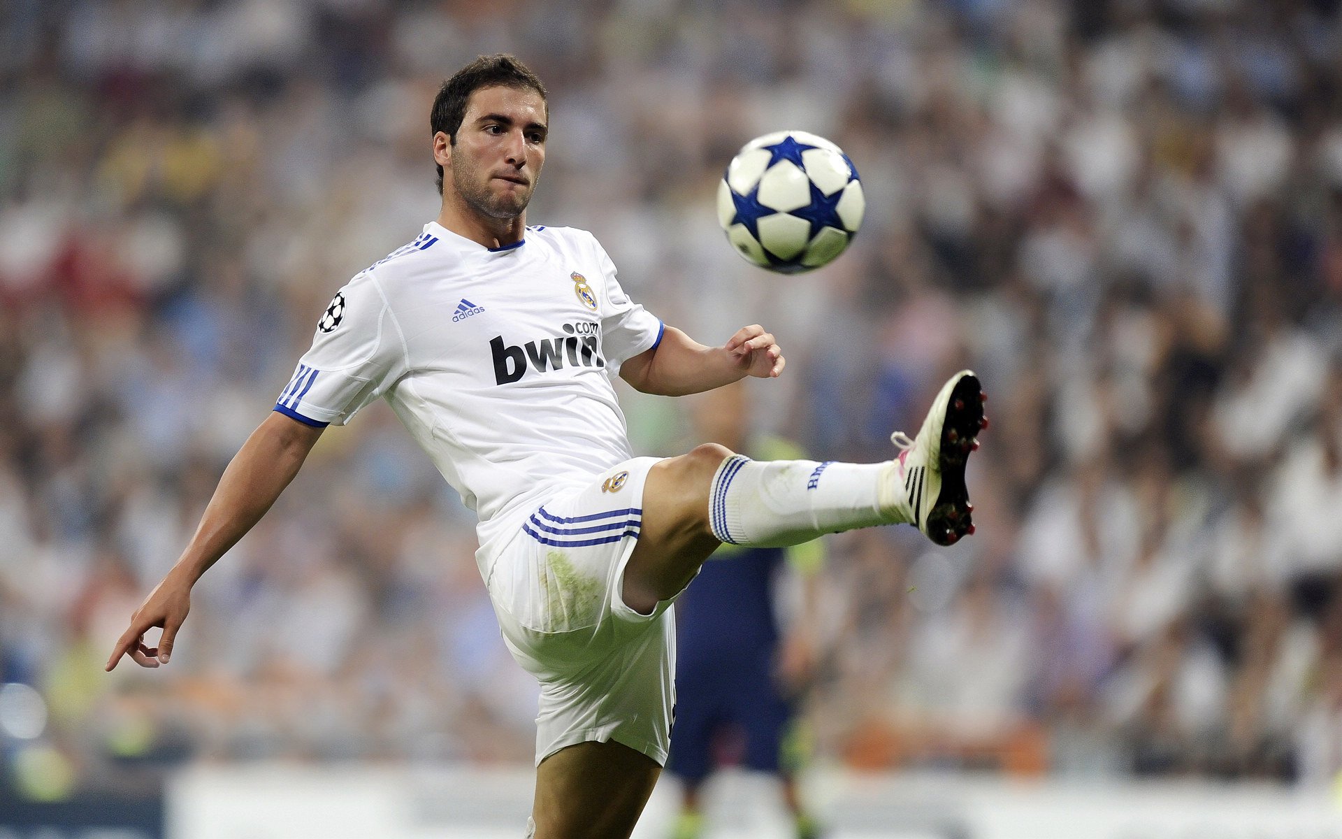 双星闪耀！皇马铁骑破拜仁，佩德里抢七封神